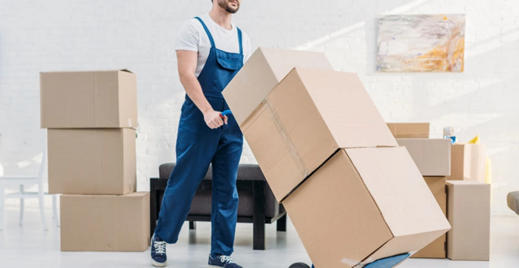 Hiring a Moving Company VS Renting a Moving Truck
